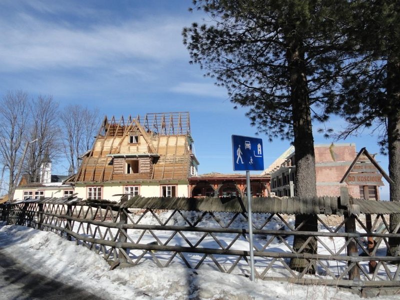 DSC01472 01.JPG - Útközben az egykori Lengyel Pósta üdülője.